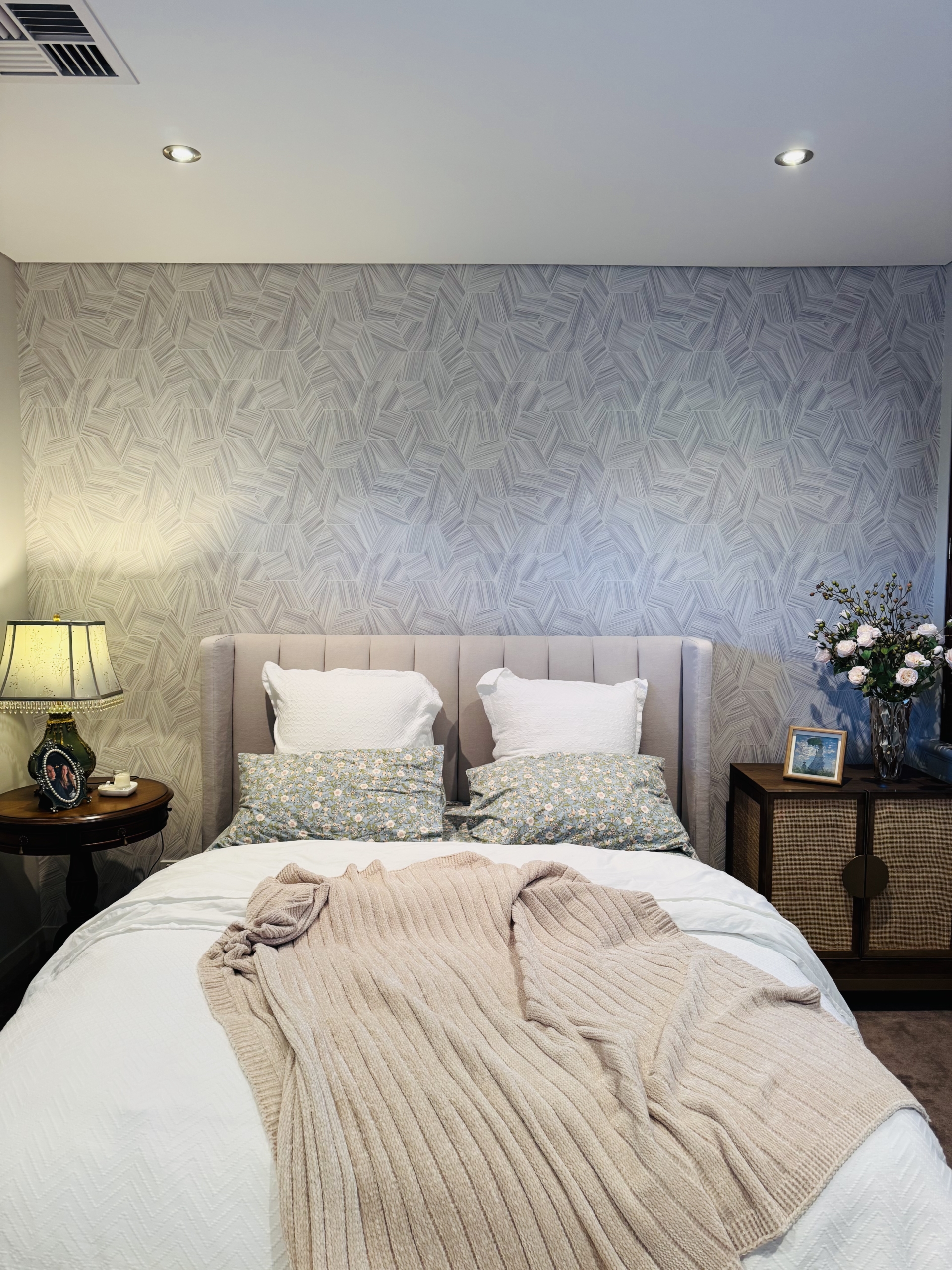 Modern bedroom wallpaper ideas 2026